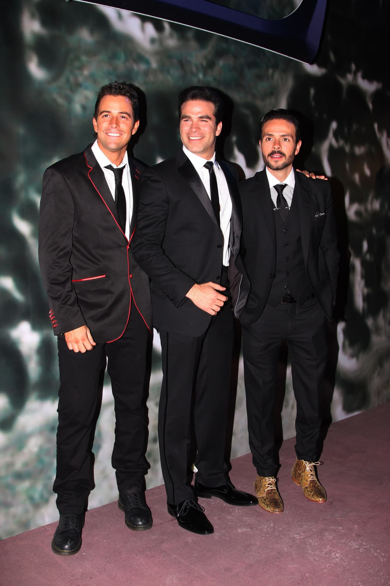 Luego vino para Mane una de las telenovelas más recordadas de su carrera: 'Corona de lágrimas' (2013), donde formó el querido trío de los hermanos Chavero junto a
<b><a href="https://www.univision.com/temas/alejandro-nones" target="_blank">Alejandro Nones</a></b> y
<b>José María Torre</b>.