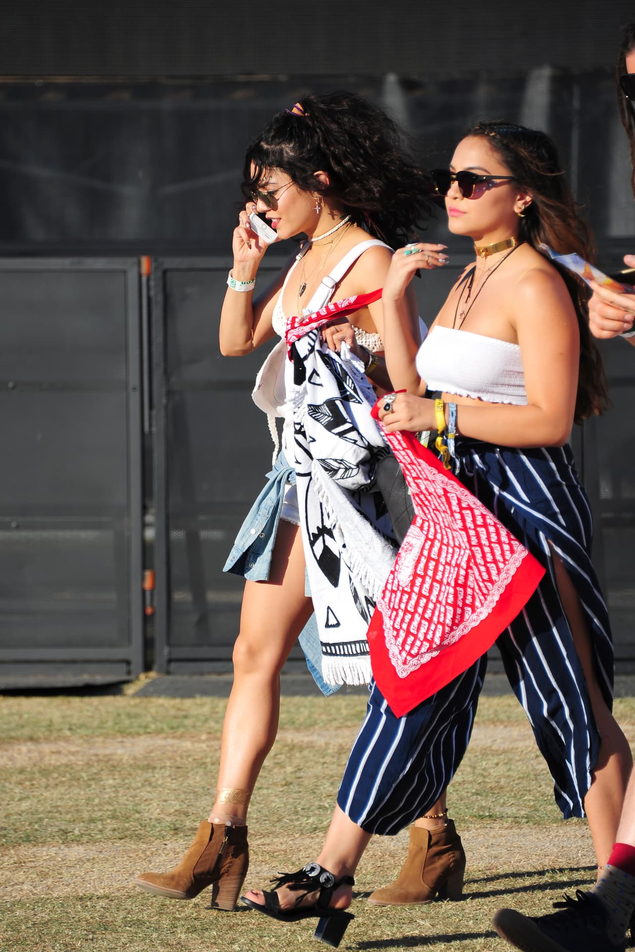 No dejaba el móvil para nada, y tampoco le importó que los paparazzi la persiguieran.