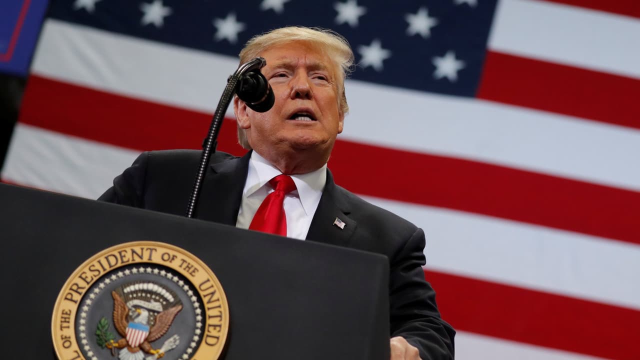 Trump dice que podría enviar a la frontera hasta 15,000 soldados