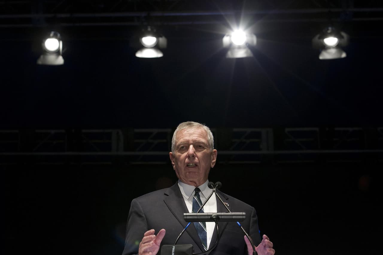 <b>AHORA: </b>Tras dejar el cargo en 2005, Ashcroft se convirtió en lobista y consultor. Sus apariciones como cantante de gospel (y compositor: su canción "Let the Eagle Soar" se interpretó en la segunda toma de posesión de Bush) han disminuido.