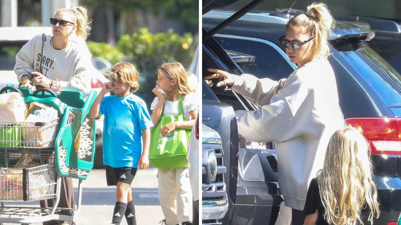 Anna Kournikova fue captada el 24 de junio en un supermercado de Miami en compañía de sus tres hijos.