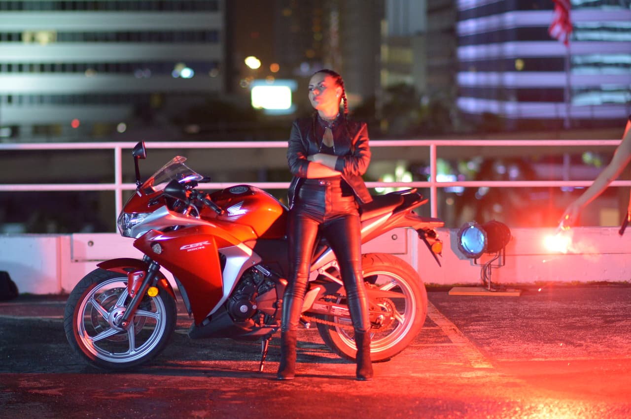 Jorge, Kevin, Garmandy, Aimeé, Megamy y April superaron los obstáculos que se presentaron en los ensayos y en la grabación del videoclip de "Rebelde". El resultado final fue un vídeo con fuerza y mucha pasión.