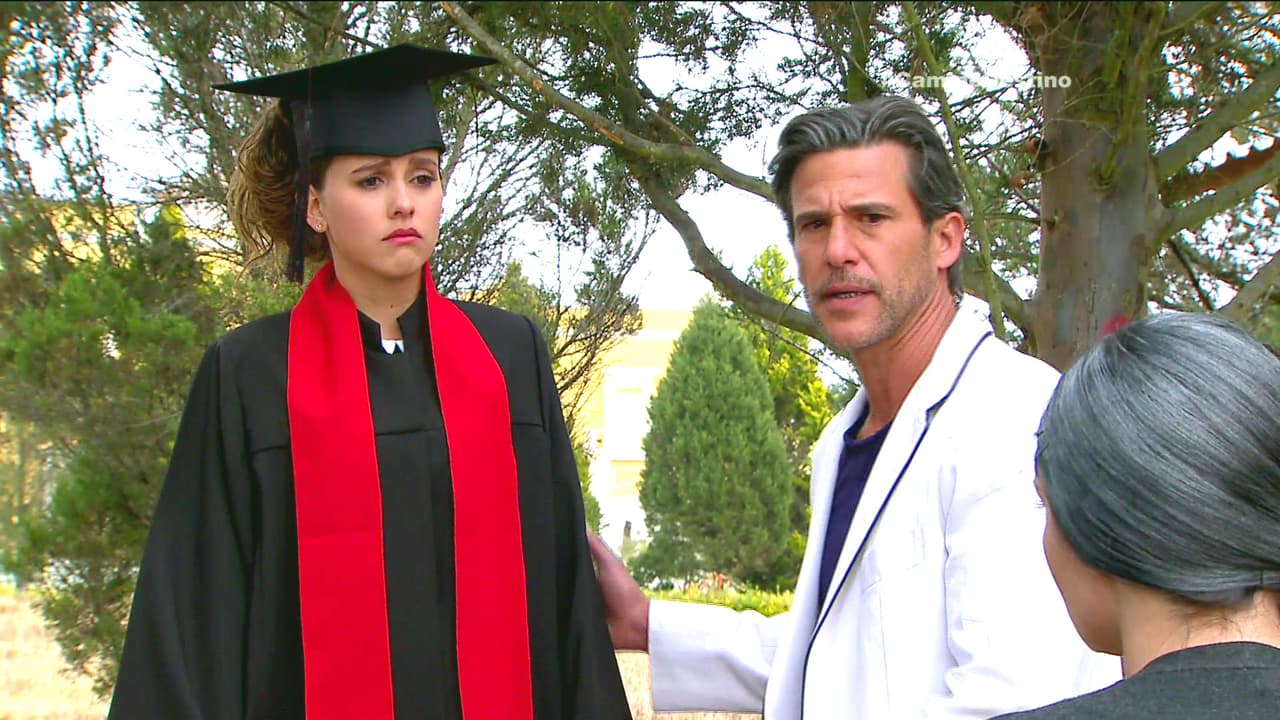 No te pongas triste, tu papá no te va a dejar sola.