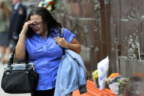 La ceremonia para conmemorar el decimotercer aniversario del 11 de septiembre de 2001 con la que los neoyorquinos recuerdan a las casi 3,000 víctimas de los atentados de esa fecha contra Estados Unidos, arrancó en el Memorial del 9/11. Líderes políticos, familiares de las víctimas y agentes de orden participaron en la ceremonia en la cual los nombres de cada víctima fueron leídos.