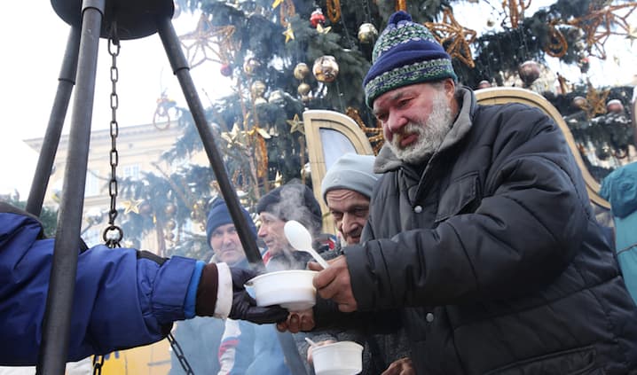 Dar a los menos afortunados es algo precioso para hacer esta Navidad