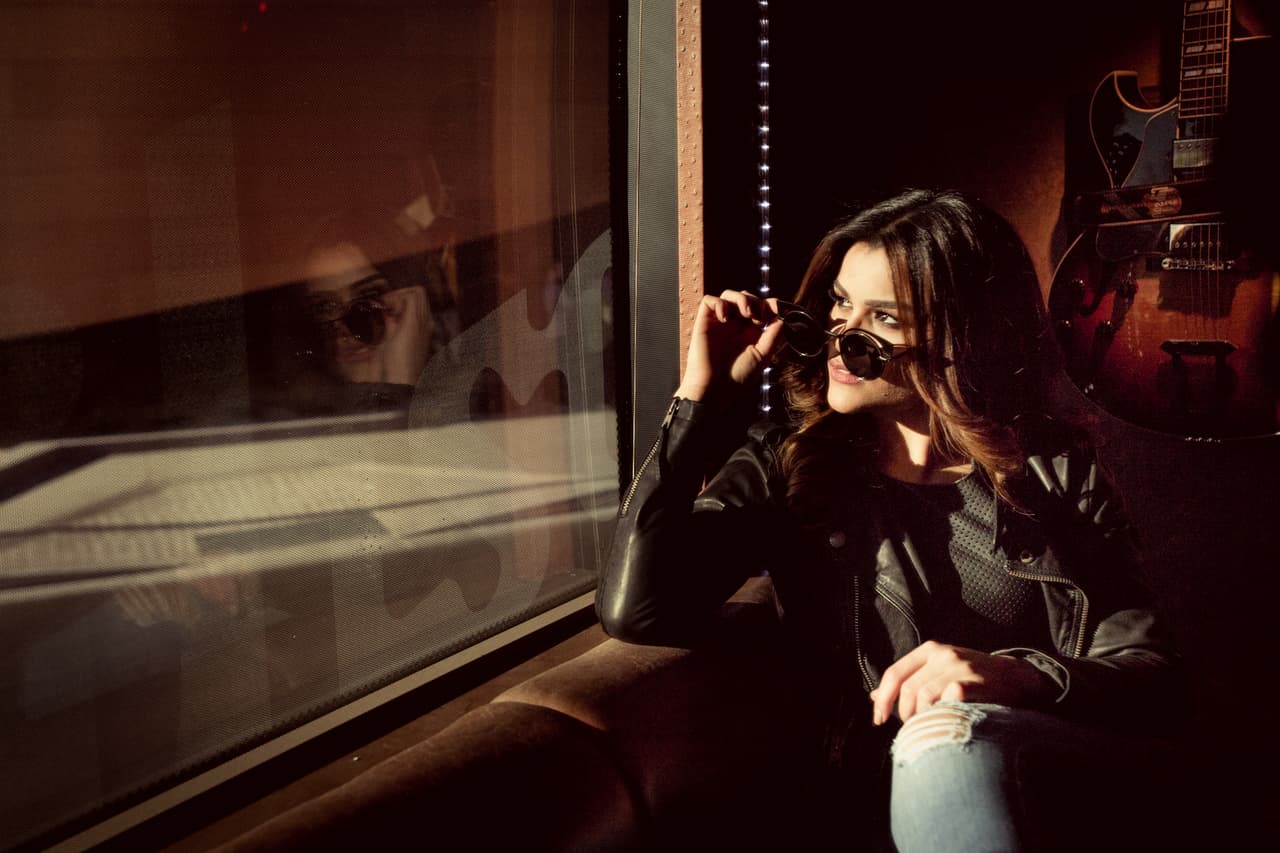 Su look además es de matar.