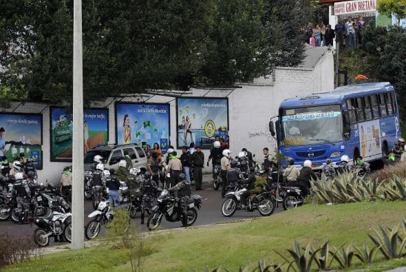 Además culpó a Correa de la crisis generada en Ecuador. "En su actitud abusiva, el (Correa) que comanda un gobierno corrupto, que no quiere rendir cuentas de los gastos publicos es el que irresponsablemente fue a los policias cuando ese es un asunto que debio ser tratado por los mandos medios", dijo Gutierrez.