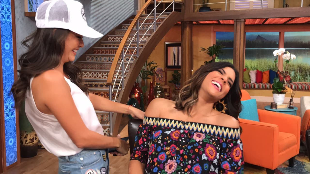 Ana y Francisca estaban muy divertidas en este viernes de gorra.