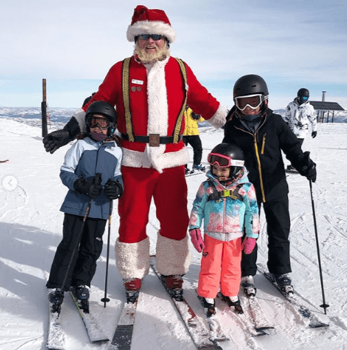 La pequeña Aitana estuvo acompañada de sus primos y tíos en esta helada aventura.
<br>