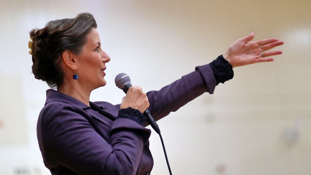 La alcaldesa de Oakland advierte a los inmigrantes de una posible redada de ICE en California