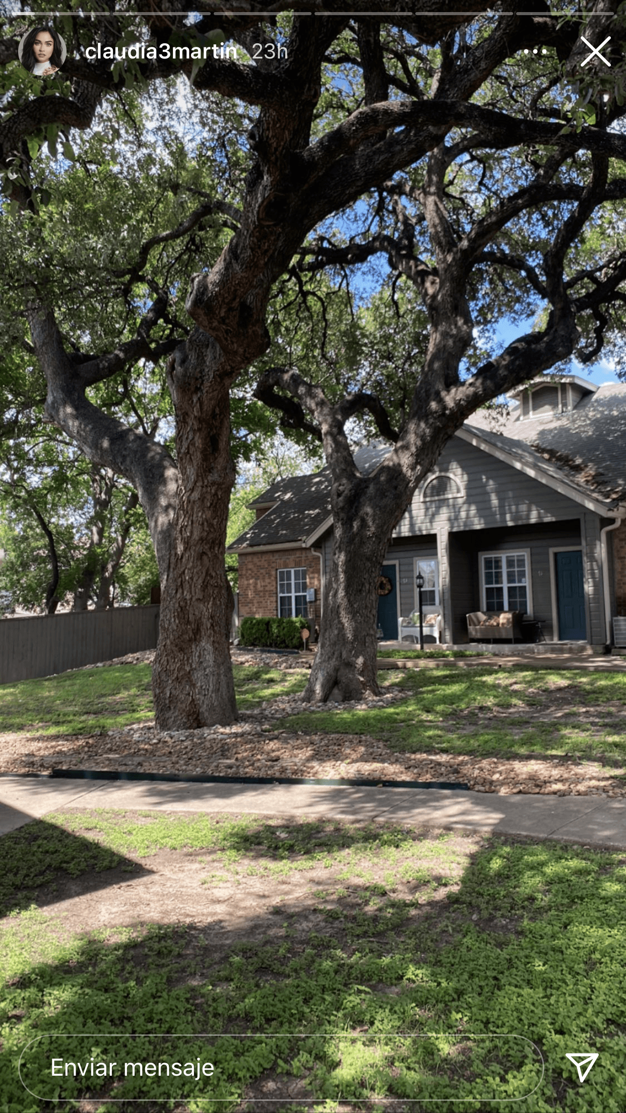 Pero este fin de semana reapareció en su cuenta de Instagram con estas fotos, dejando ver que se encuentra lejos de la capital mexicana.
<br>