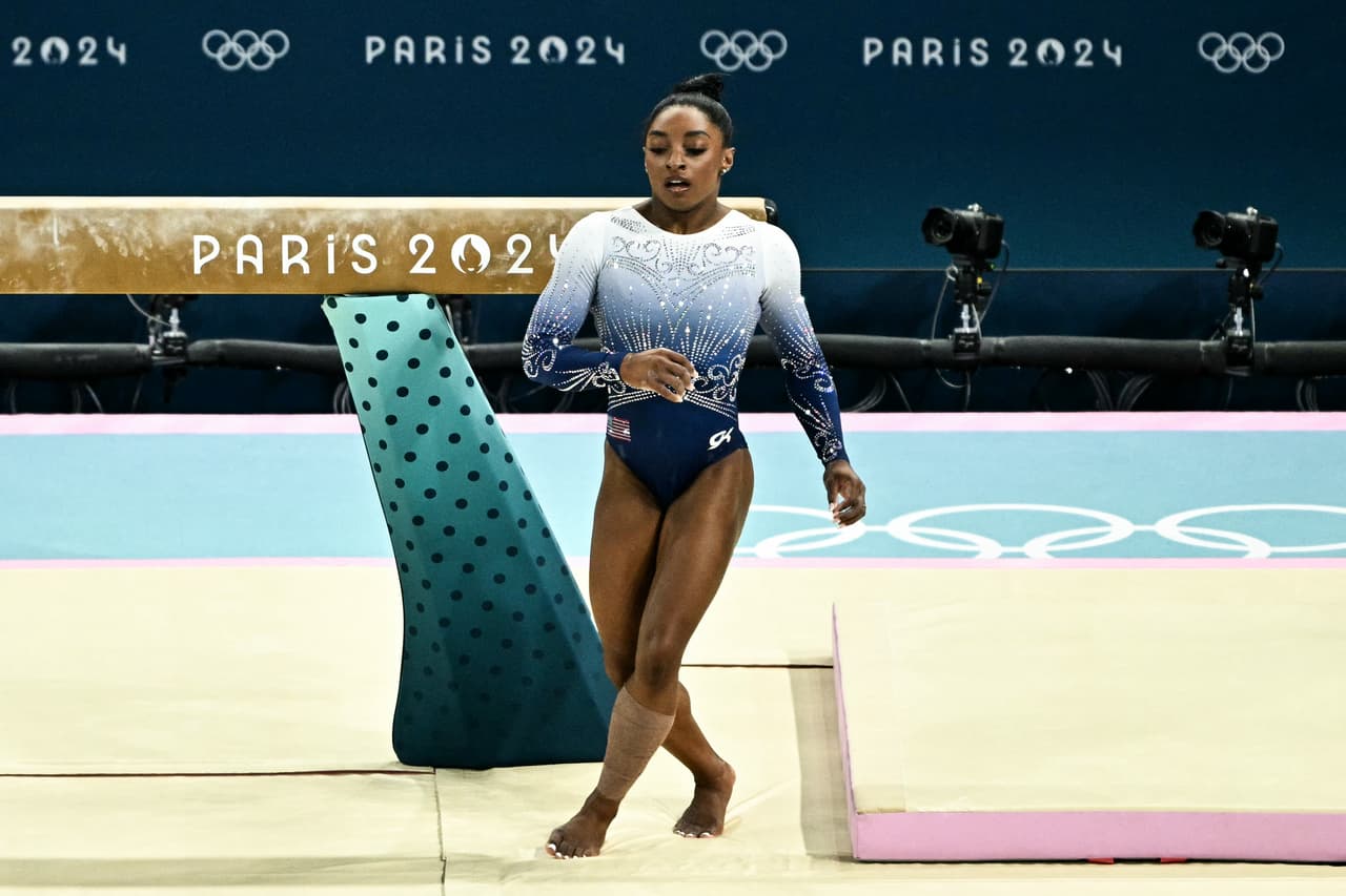 ¡Biles cae! Dramática caída de Simone la deja sin medalla en Paris 2024