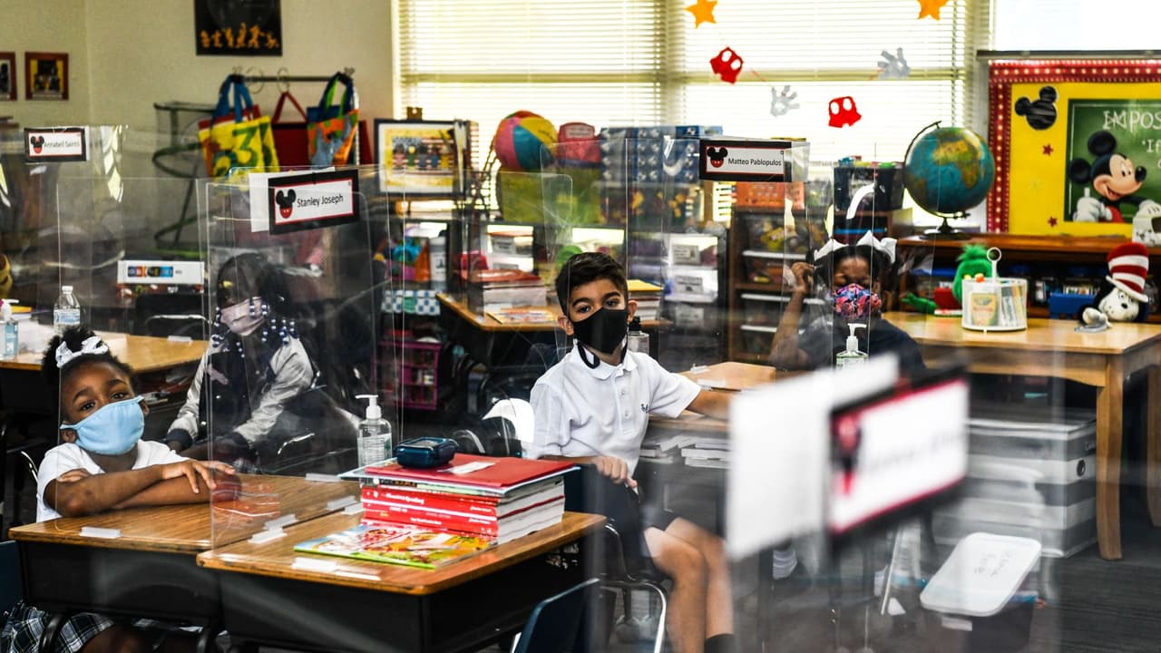 “Si hay otro caso, ¿tendrá que faltar 10 días más?”: padres preocupados por protocolos de cuarentena en escuelas de Miami-Dade 