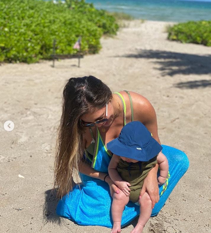 La llegada de Ford se adelantó tres semanas por medio de una cesárea de emergencia: "Tenía el cordón umbilical enredado dos veces por su cuellito cuando lo sacaron", explicó Pamela Silva a 
<b><a href="https://peopleenespanol.com/celebridades/pamela-silva-y-su-bebe-ford-en-nueva-portada-de-people-en-espanol/" target="_blank">People en Español</a></b> en junio pasado.