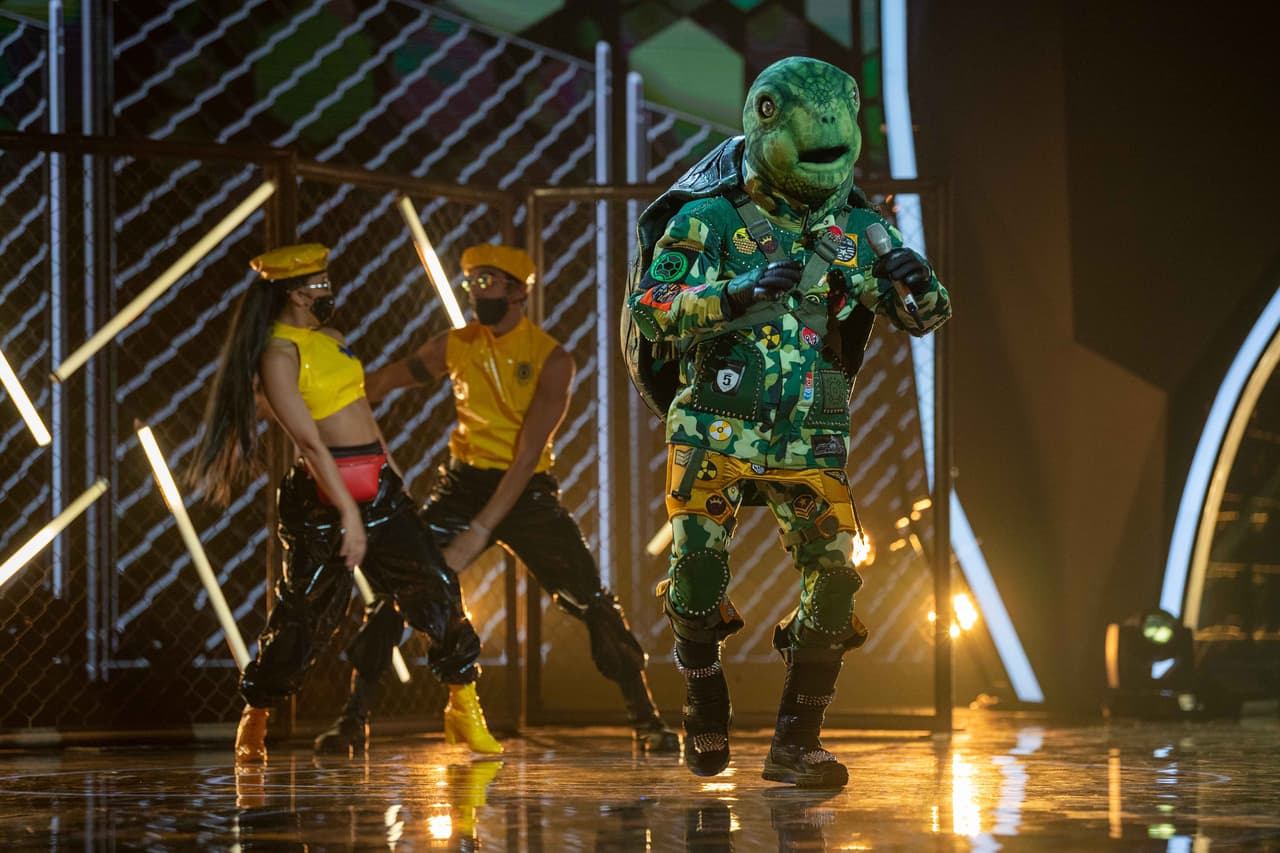 Tortuga eligió el tema 'El Listón de tu Pelo' para presentarse ante el panel de 'investigadores'.