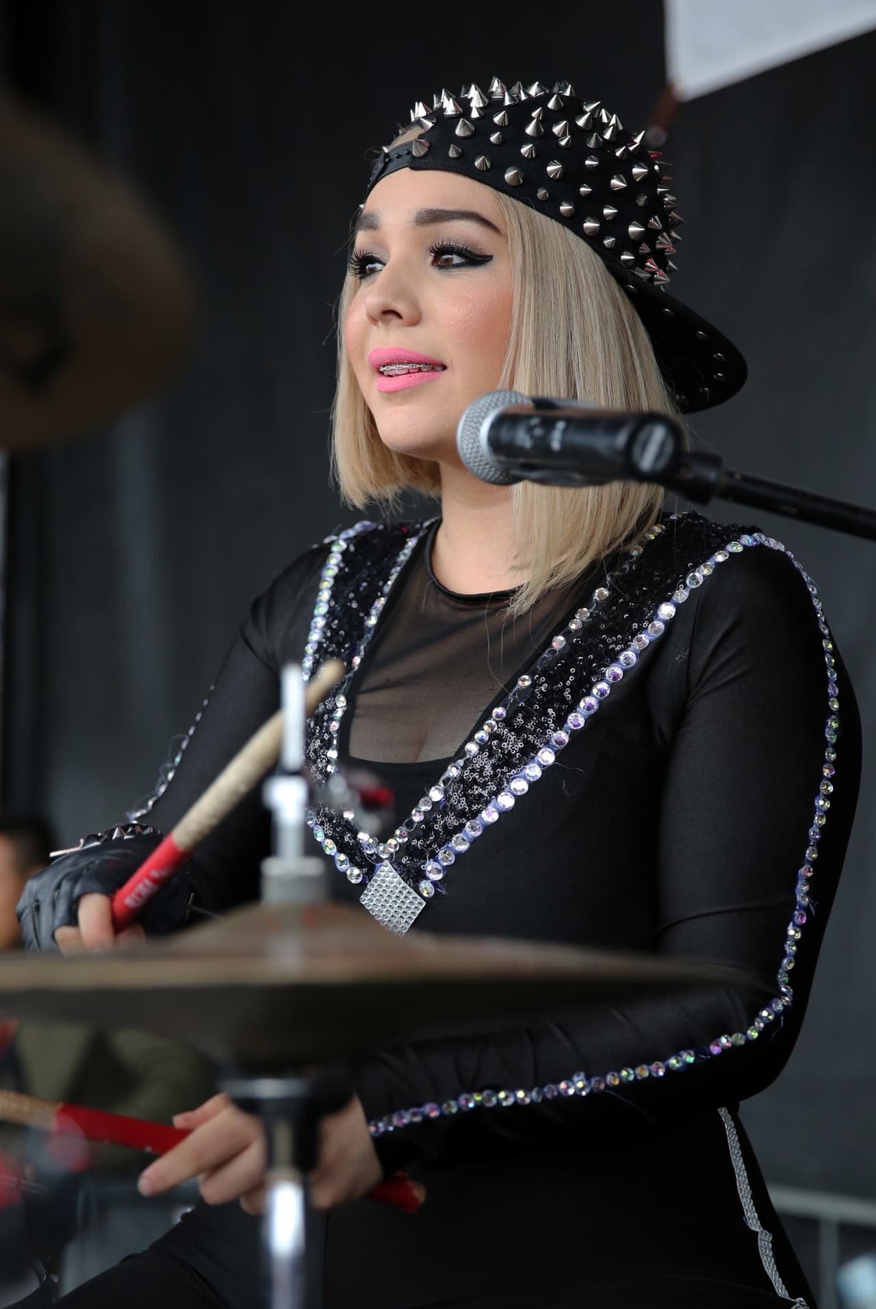 Con su talento y belleza prendieron la fiesta callejera del Latin GRAMMY