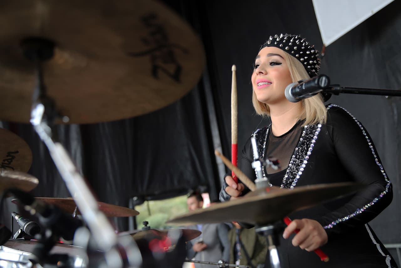 Con su talento y belleza prendieron la fiesta callejera del Latin GRAMMY