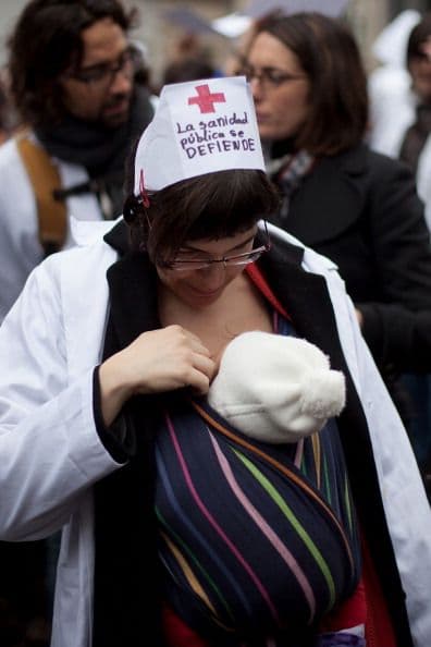 "No es cierto que la sanidad privada sea más barata que la pública", afirmaron los convocantes en su manifiesto, asegurando que "los hospitales que pretenden vender están entre los menos costosos de la Comunidad".