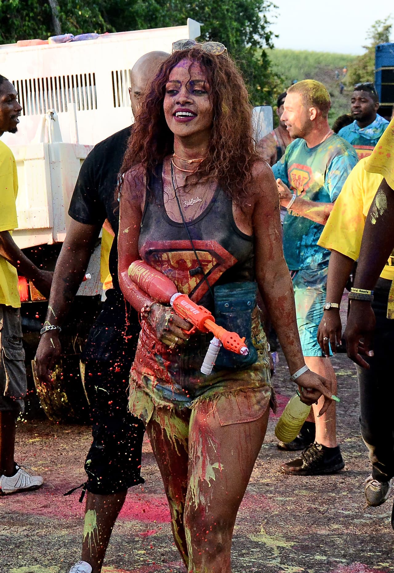 Eso sí... andaba bien enfiestada.