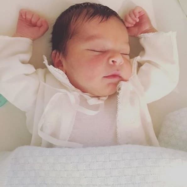 Michael Víctor Puchades nació el 12 de mayo de 2016 y pesó 7.12 libras. 
<b><a href="http://www.univision.com/shows/pequenos-gigantes/peque-babies-de-univision-michael-victor-el-hijo-de-lourdes-stephen-es-todo-un-super-heroe-video" target="_blank">Adorables aventuras de MVP</a></b>