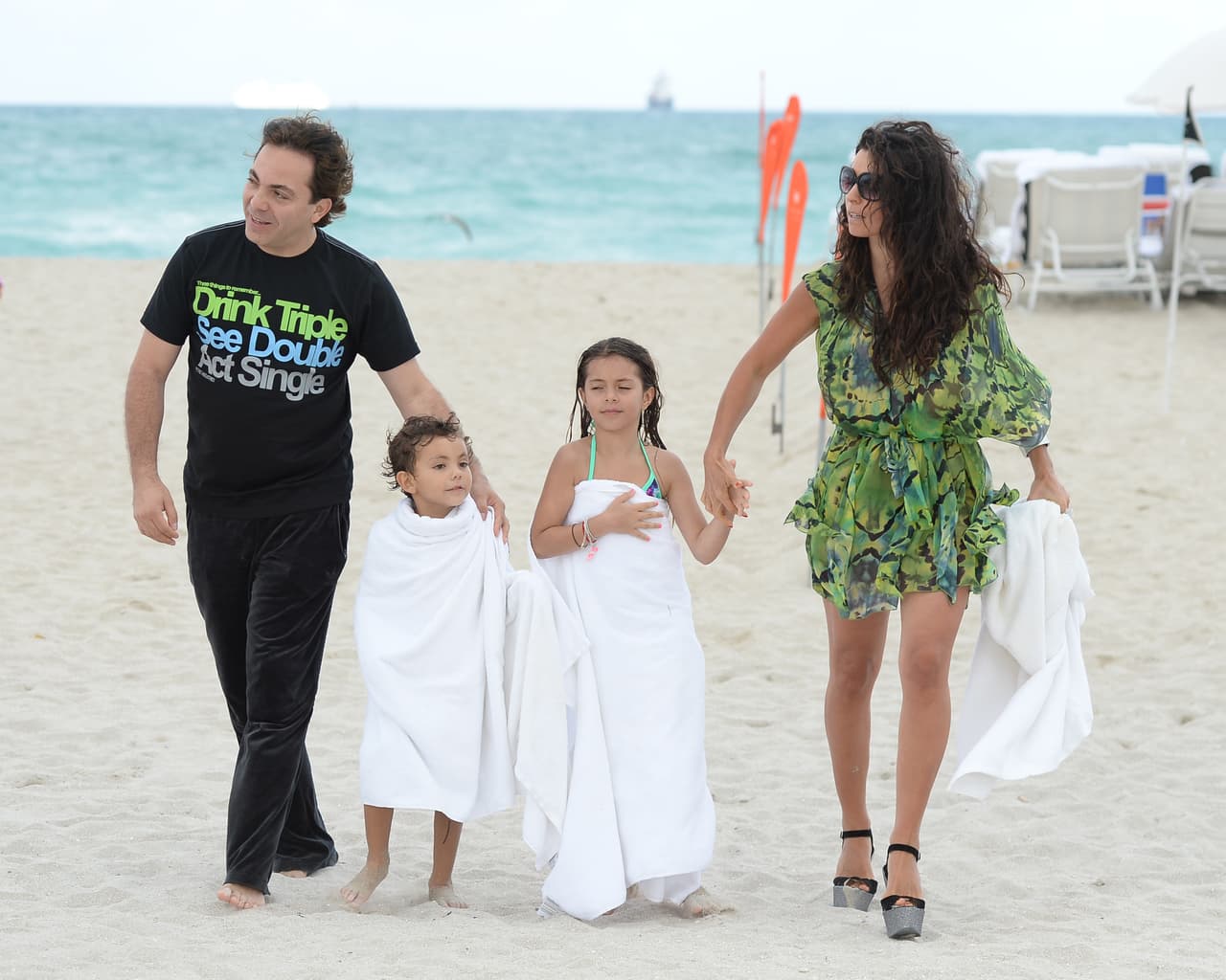 'El Gallito Feliz' procreó dos retoños durante su matrimonio con la abogada argentina 
<a href="https://www.univision.com/famosos/veronica-castro-nieta-simone-cristian-castro-valeria-liberman">Valeria Liberman, Simone y Mikhail Zaratustra</a>, quienes ya tienen 18 y 15 años, respectivamente.
<br>