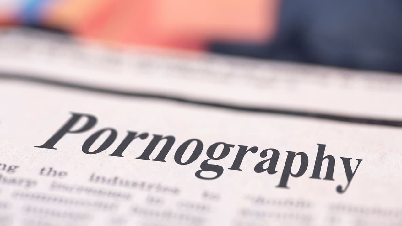 <b>Tomar medidas enérgicas contra la pornografía infantil</b>: Esta ley prevé la mejora de la pena por 
<b>posesión</b>, 
<b>difusión</b>, 
<b>fotografía</b>, 
<b>grabación de video</b> o cualquier otro medio que involucre imágenes pornográficas de 
<b>niños menores de 10 años</b>. También permite un aumento de las penas para quienes abusen sexualmente de niños que conocen. Y crea un grupo de trabajo para revisar las leyes estatales sobre pornografía infantil y hacer recomendaciones para mejorar.
<br>