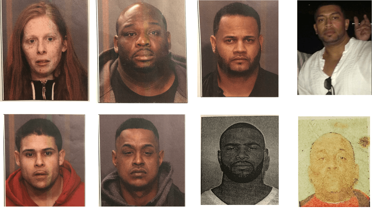 Estas personas fueron condenadas en el Bronx después de una investigación sobre los envíos de fentanilo. De derecha a izquierda, en la fila superior: 
<b>Gina DiBacco, David Arzu, Hector Tavares, y Jason Alvarez</b>. De derecha a izquierda, en la fila de abajo: 
<b>Steven Gonzalez, Ramon Garcia, Viannet Espinal, y Edgar Alvarez</b>.