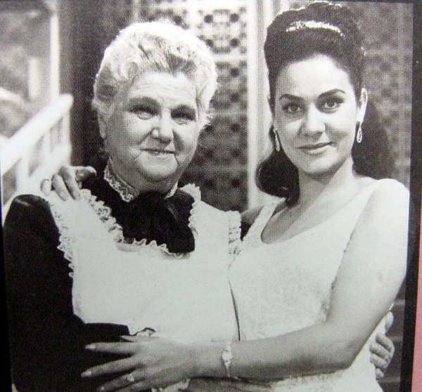 Se dice que para interpretar por primera vez a una abuelita en la cinta 'Allá en el trópico' en 1940, se quitó todos los dientes para darle más realismo al personaje, cierto o no, ella es la abuela más emblemática de todas.