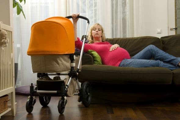 Para mamás poco activas. El precio aumenta según las características y los materiales del cochecito. Si no eres una mamá activa y solo transitarás caminos suaves, uno costoso puede ser un desperdicio de dinero. Elige el que mejor se adapte a tus necesidades.