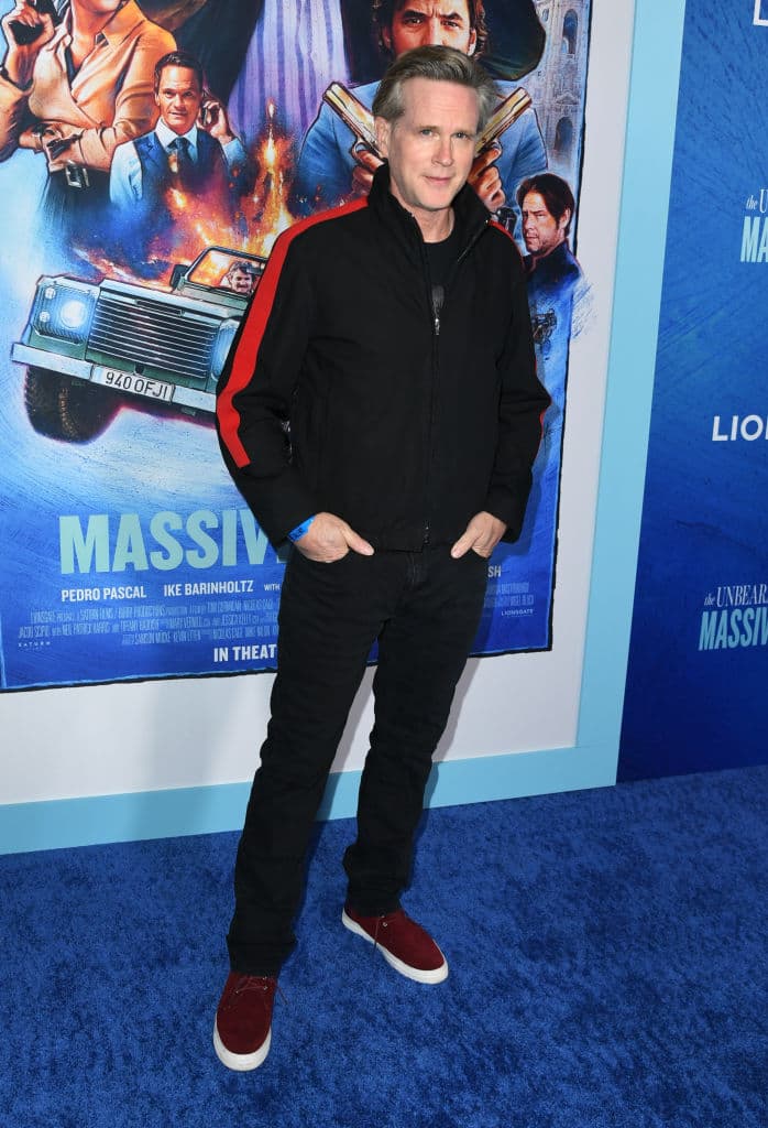 <b>“Fui mordido no por un ROUS sino por una serpiente de cascabel”</b>, escribió Elwes en su cuenta de Twitter acompañado de una foto de su dedo afectado por el ataque. El actor se refirió con ROUS a la criatura en forma de rata de una de sus películas.