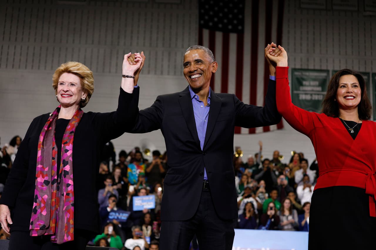En Detroit, Michigan, Barack Obama hizo campaña por la senadora Debbie Stabenow, que espera reelegirse en el Senado y Gretchen Whitmer, candidata a la gobernación. 26 de octubre de 2018.