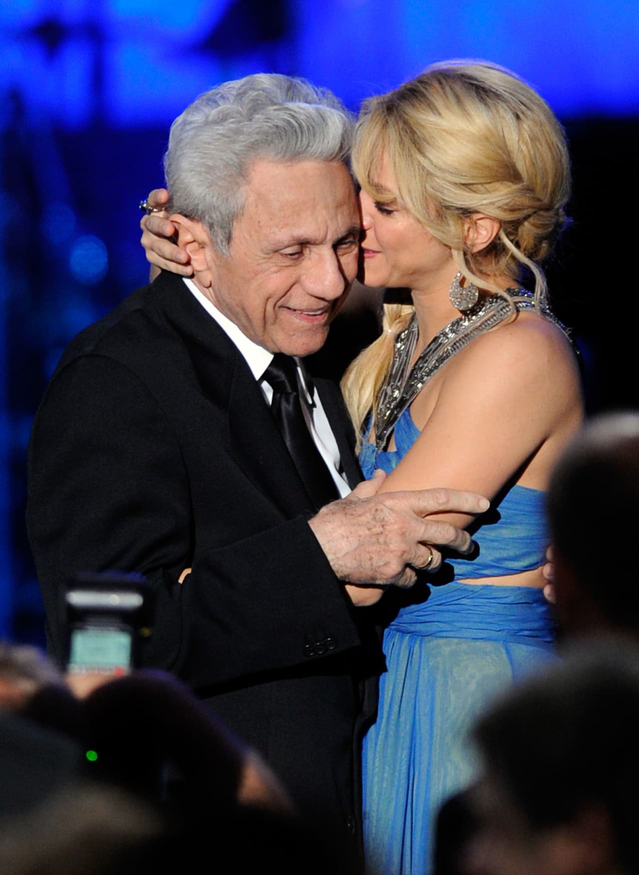 Según las fuentes citadas, el papá de Shakira "parece que todavía 
<b>tendrá que esperar unos días</b>" para ser operado.
<br>