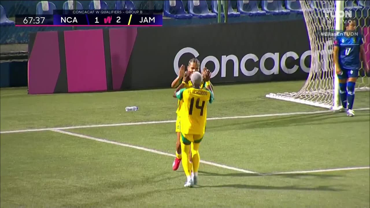 ¡Cae el tercero! Shania Hayles marca caminando para Jamaica
