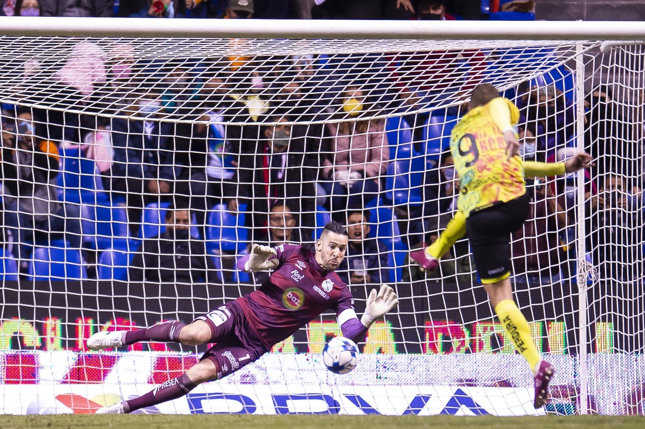 Al 56’, Atlas obtuvo un penal tras una mano no intencional de Juan Segovia. Julio Furch cobró, pero Antony Silva atajó para mantener el 0-0 en el Cuauhtémoc.