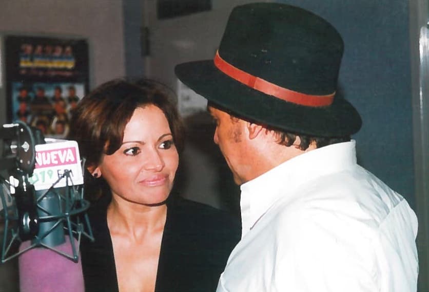 "Juan Gabriel perdió a su padre cuando era muy pequeño y de hecho es una de las cosas que siempre le dolió, que ni siquiera supo en donde quedó, en donde murió o cuando murió."