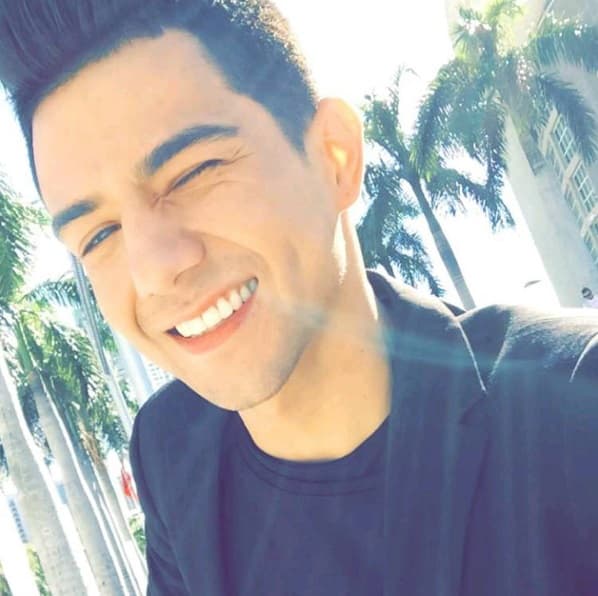 Este conquistador cada día le declara amor eterno a sus #coronelitas.