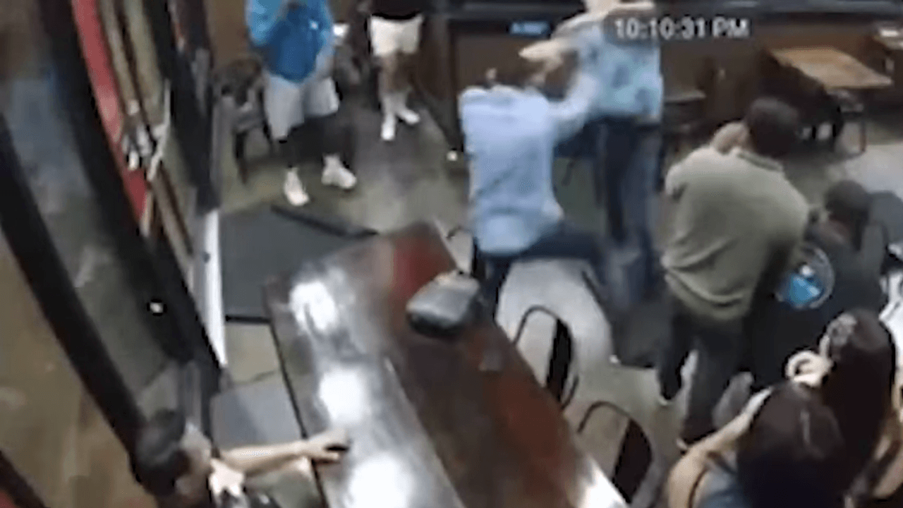 Golpean a pareja gay en Sacramento; policía desestima el caso