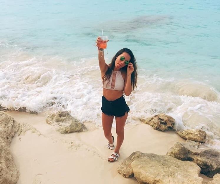 Como cualquier joven de su edad a Hannah le encanta divertirse.