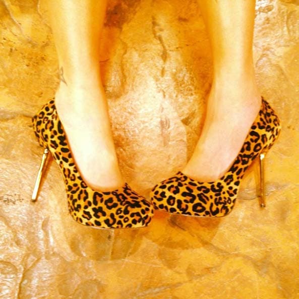 Los zapatos de animal print son un must en el clóset de Galilea Montijo; los utiliza para darle vida a sus outfits.