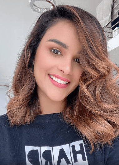 La modelo no perdió ni un día el contacto con sus fans y hasta les proporcionó un número telefónico para que pudieran enviarle mensajes de texto (solo para Estados Unidos y Canadá).