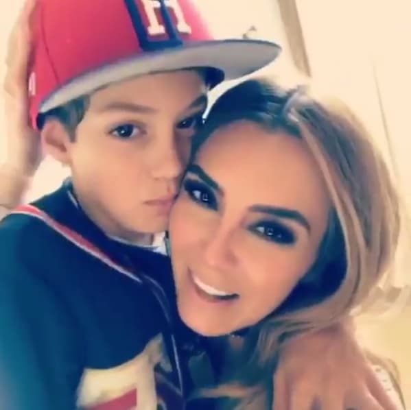 La actriz Elizabeth acostumbra compartir tiempo con sus hijos, pero sobre todo con 'Tophy' como lo llama de cariño. Fomenta las salidas con su pequeño caballero, de la misma manera que William va a cenar o a bailar con su hija Kailey Alexandra.