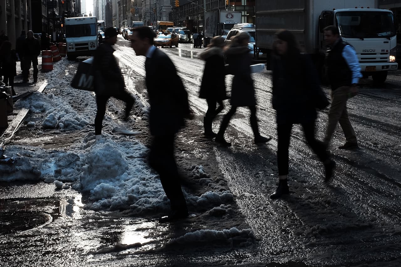 Consecuencias por nevada en NY siguen extendiéndose