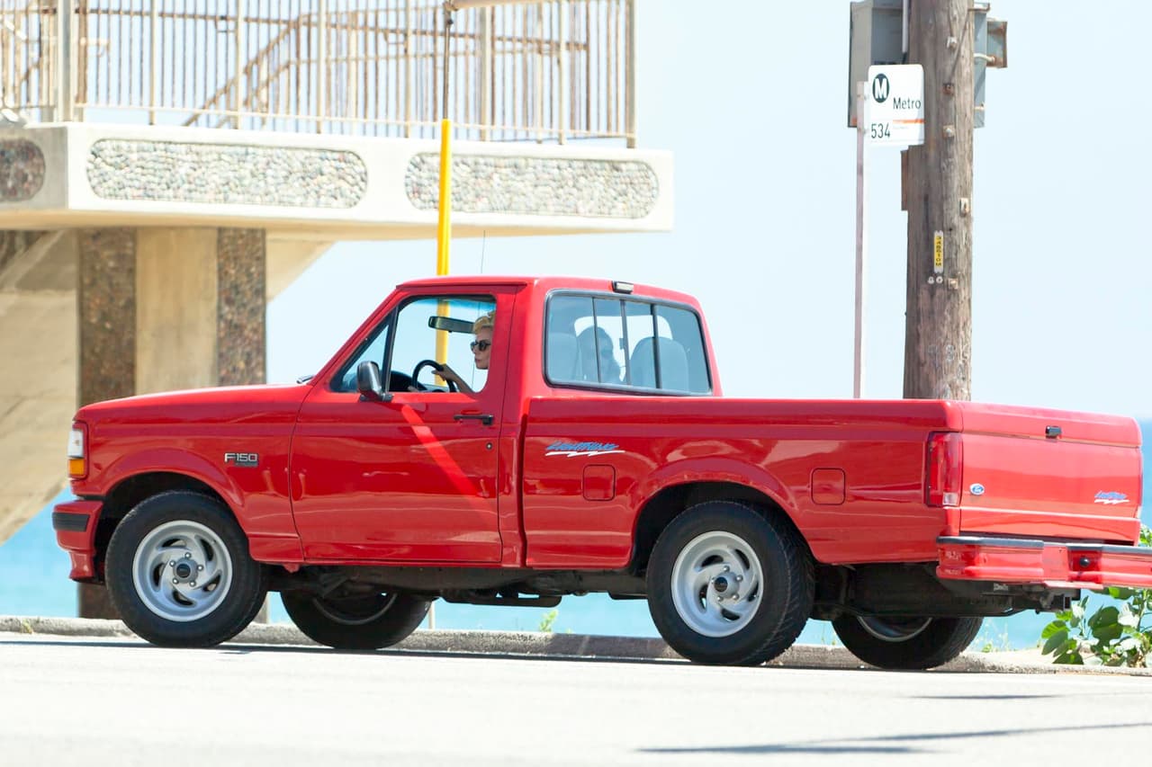 La cantante de inmediato obedeció las órdenes y se detuvo.