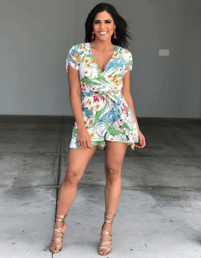 Las más arriesgadas pueden optar por el color blanco y flores sútiles en siluetas ajustadas.