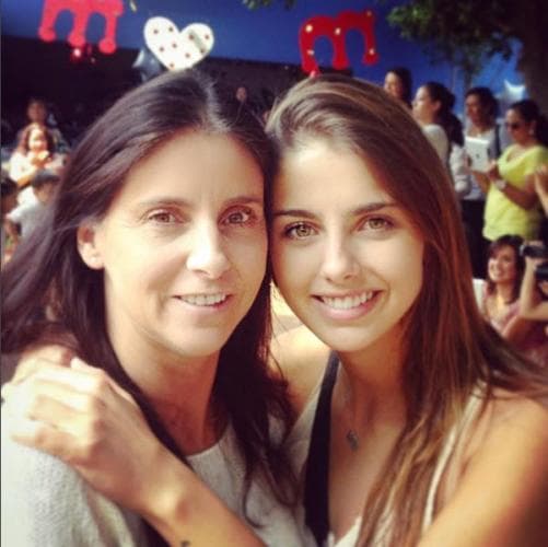 “Lo más difícil de mi carrera es lo que a veces tienes que sacrificar por tu trabajo, hubo momentos de mi mamá, cuando tenía cáncer, que tenía que ir a la quimioterapia y a mí me hubiera encantado estar en todas las quimios, pero a algunas no pude porque tuve que estar en llamados", dijo la actriz en entrevista para 
<a href="https://www.lasestrellas.tv/espectaculos-1/tus-estrellas-1/michelle-renaud-sacrificio-carrera-tiempo-madre-cancer-hijo-marcelo-criticas" target="_blank">Las Estrellas</a>, este miércoles 3 de septiembre.