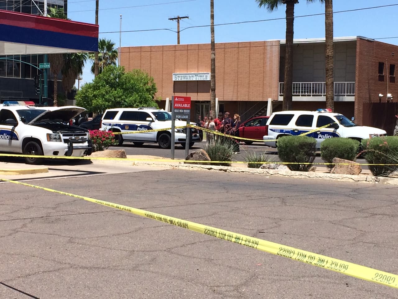 Hombre muere bajo la custodia de las autoridades