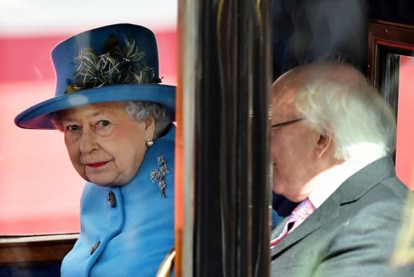 La visita de Higgins se realiza en reciprocidad al viaje que realizó la monarca a la república de Irlanda en 2011.