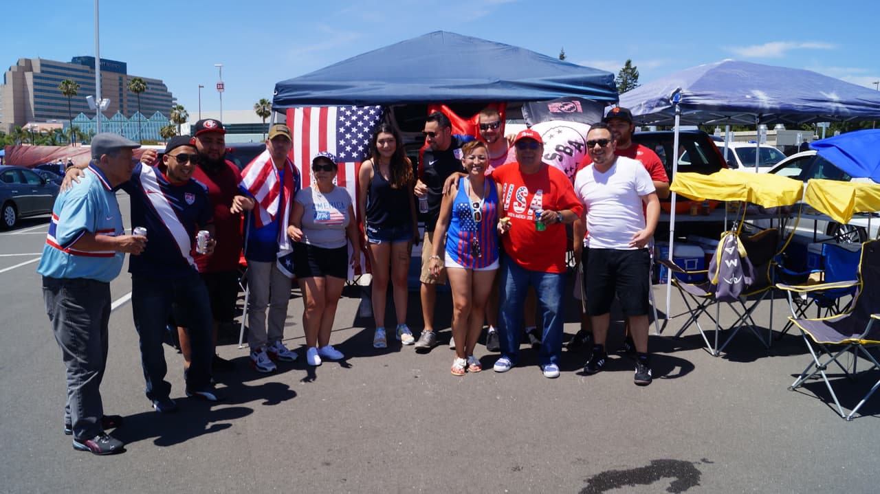 Aficionados previo al Estados Unidos vs. Colombia