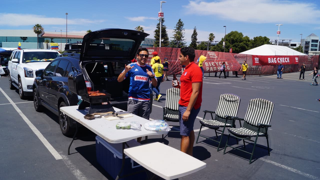 Aficionados previo al Estados Unidos vs. Colombia