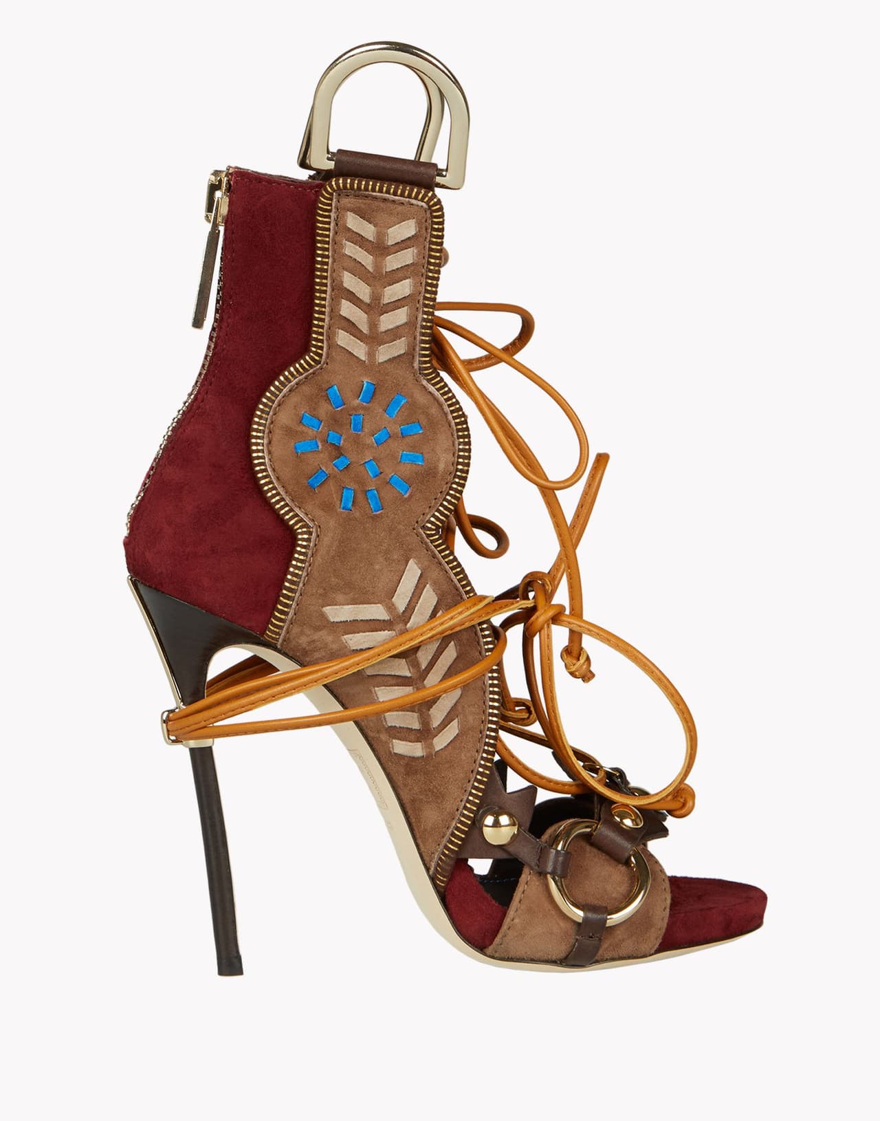 Dsquared2. ¡Conviértete en la versión más fashion de un esquimal con estos botines! Si eres de aquellas que promueven los derechos de los animales, te encantará saber que —aunque parezca lo contrario— no están hechos en piel de ningún tipo. Si no lo usaste como disfraz de Halloween, da igual: quedan en cualquier momento.